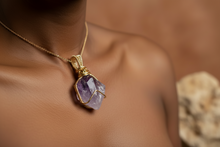 Load image into Gallery viewer, Theresa Geode pendant
